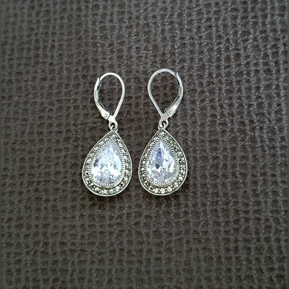 MARC Cubic Zirconia💎 Teardrop💧 Earrings with Swarovski Marcasite Gemstones - Picture 13 of 15